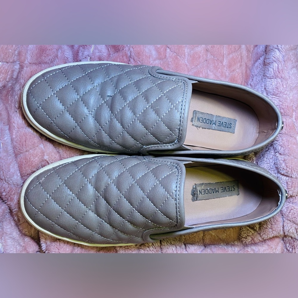 Steve‎ Madden Quilted Slip Ons, 8